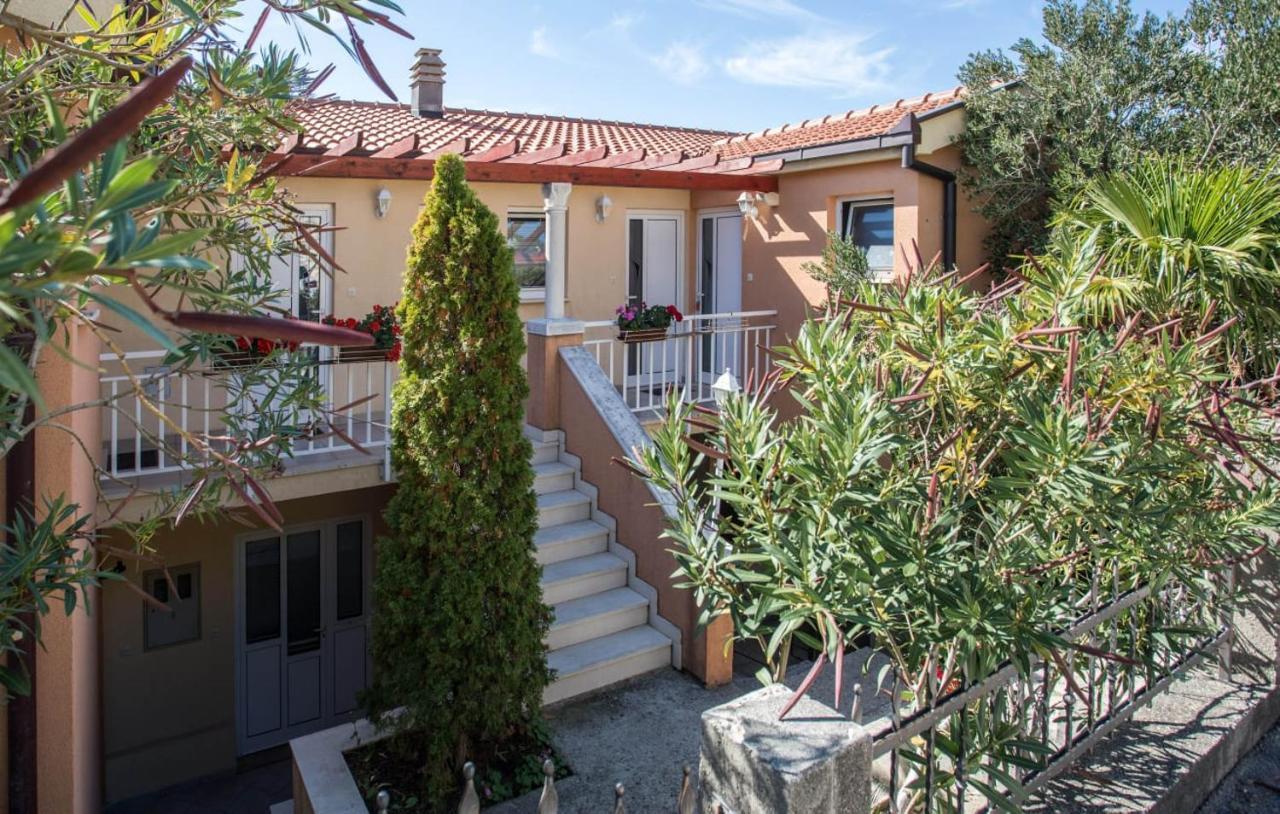 Apartmani Nikoletic Клек Екстериор снимка